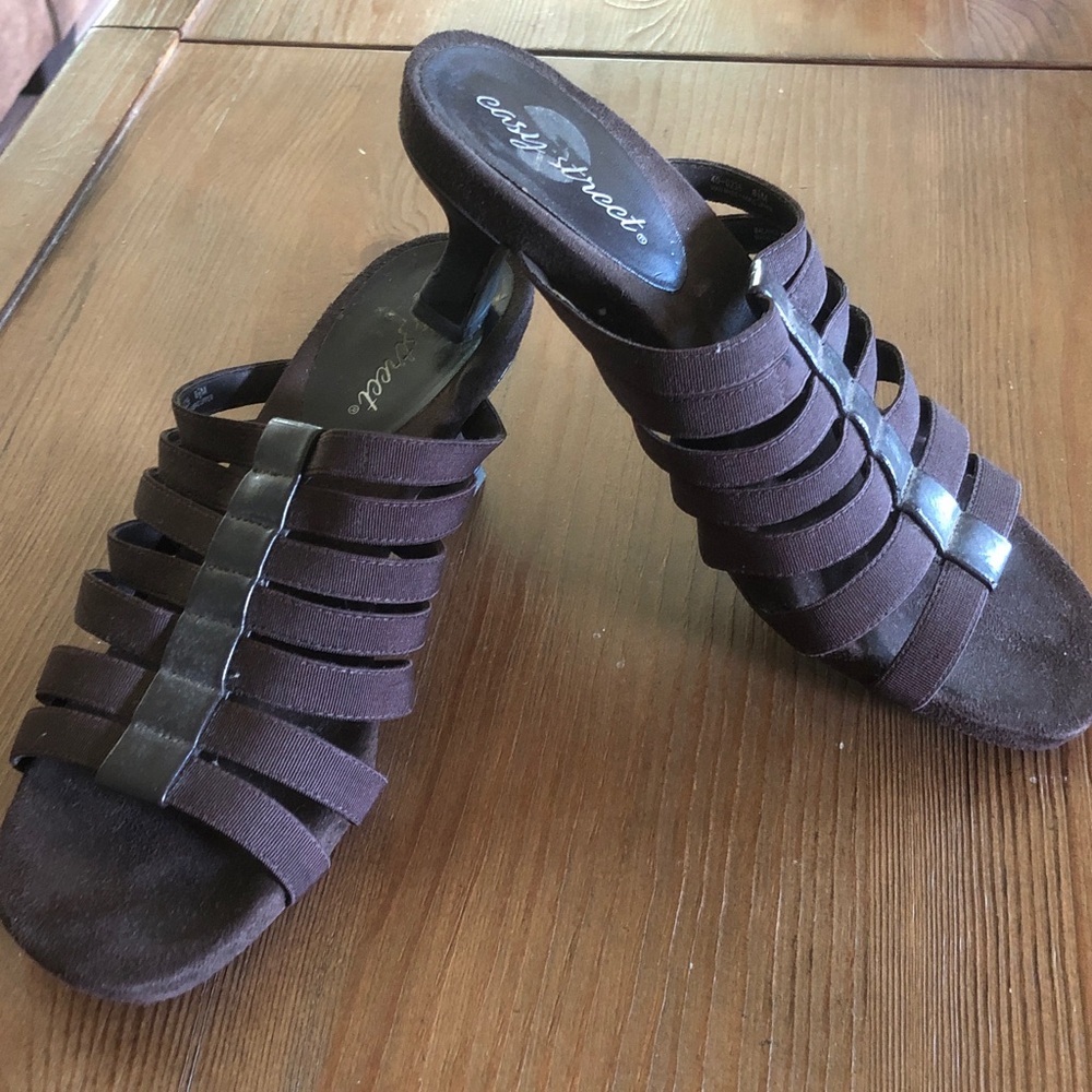 easy street Brown Strappy Heeled sandals mules 8.5